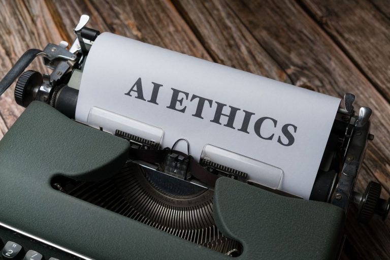 ANPD acompanha testes de inteligência artificial em ambiente regulatório controlado Máquina de escrever retrô com uma folha contendo a expressão “AI Ethics” (ética em inteligência artificial).